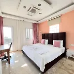 ヴィラ Gulistan - 7 Bedroom In Ovacik フェティエ