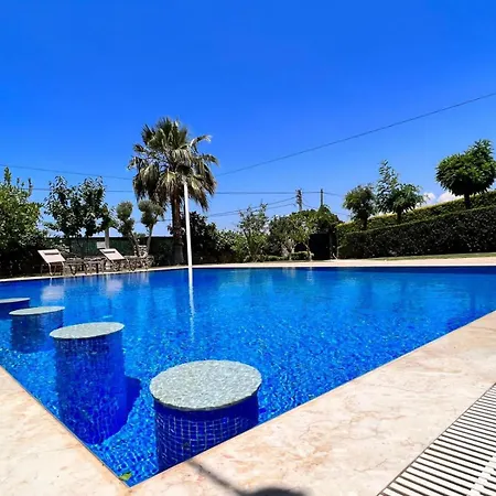 Gulistan - 7 Bedroom In Ovacik فيلة
