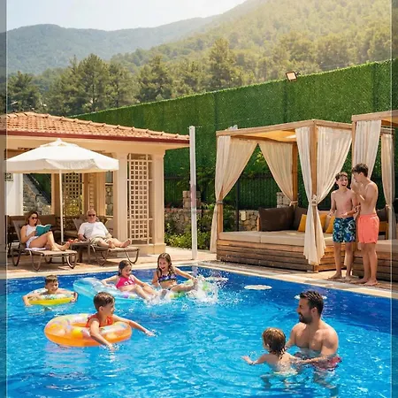 فيلة Gulistan - 7 Bedroom In Ovacik *
