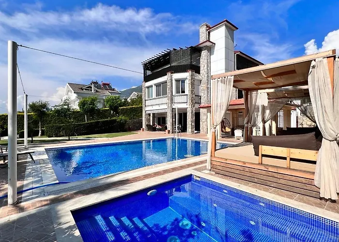 Gulistan - 7 Bedroom In Ovacik 别墅
